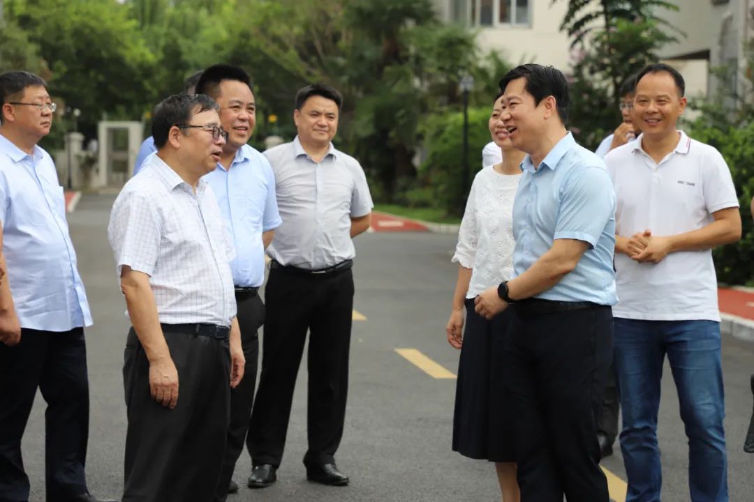 松江区委常委,副区长刘福升陪同检查调研