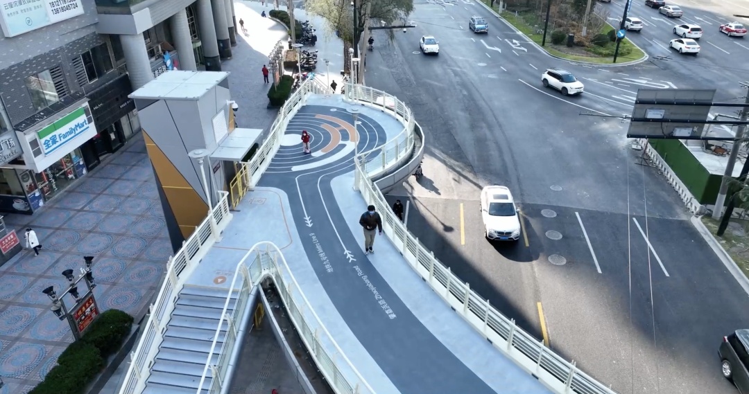 彰显人文关怀与城市温度上海这些特别的人行天桥你走过吗