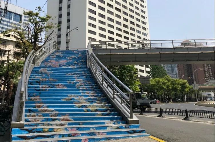 彰显人文关怀与城市温度上海这些特别的人行天桥你走过吗