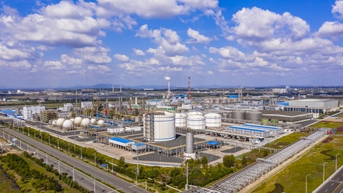 青岛市绿色低碳新材料产业园揭牌，首批重点项目竣工投产_上观新闻