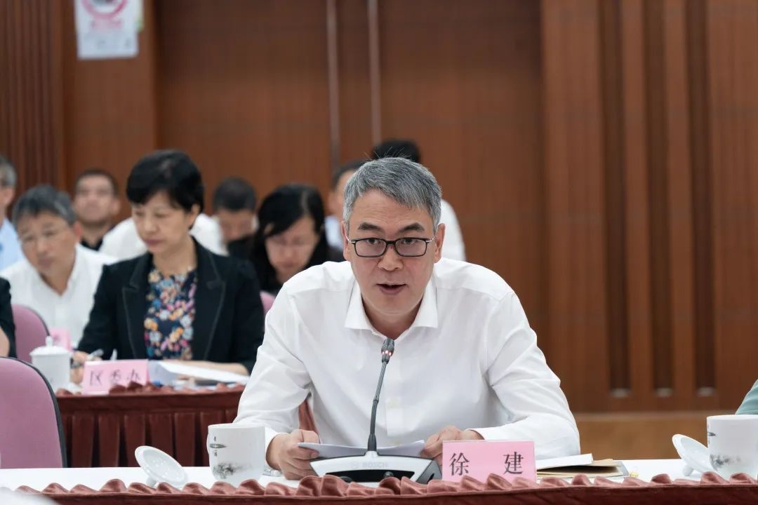 我的位置:>上观号>上海环境>文章详情>青浦区委书记徐建作了表态发言.