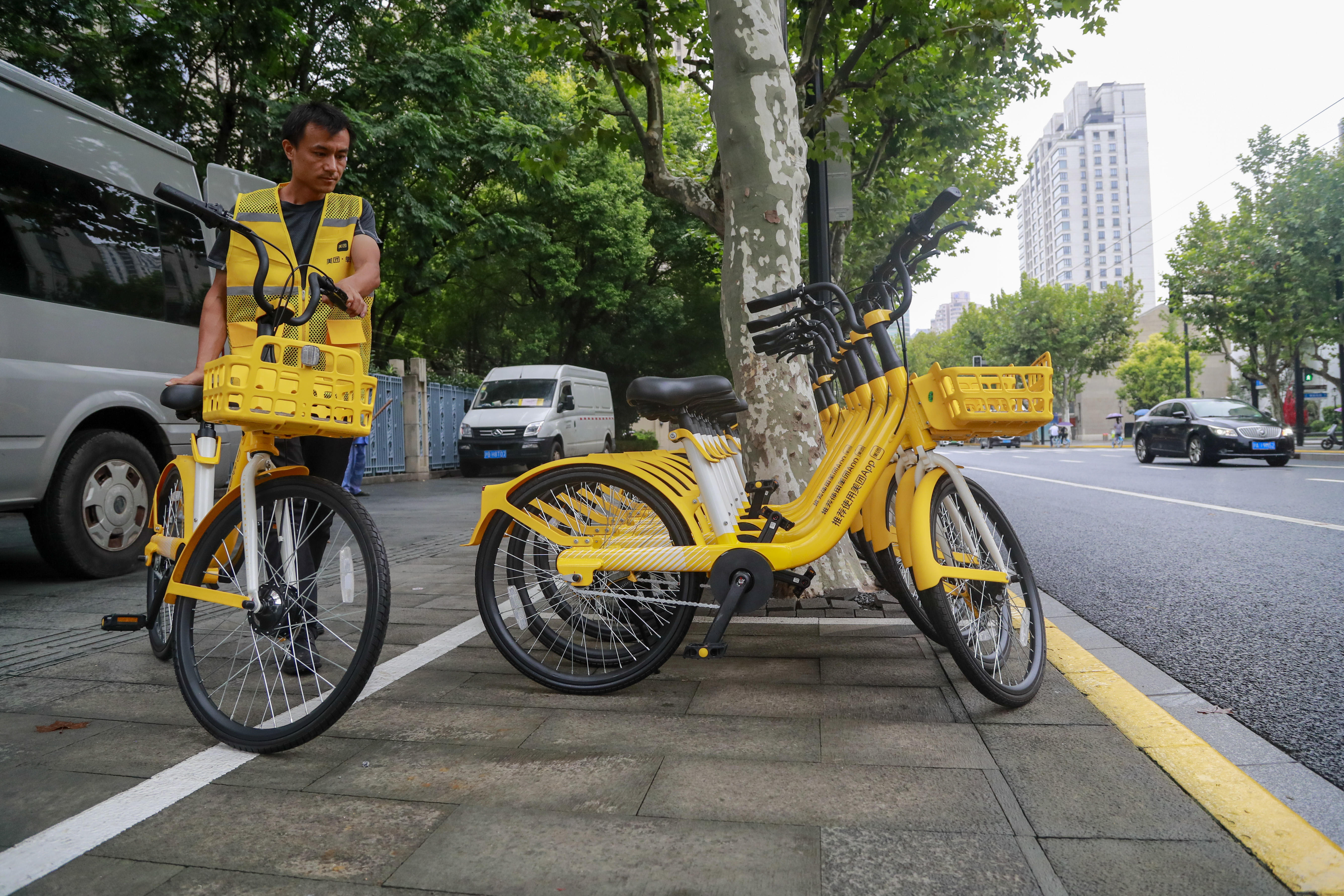 黄浦首区美团单车首批新款小黄车开始置换