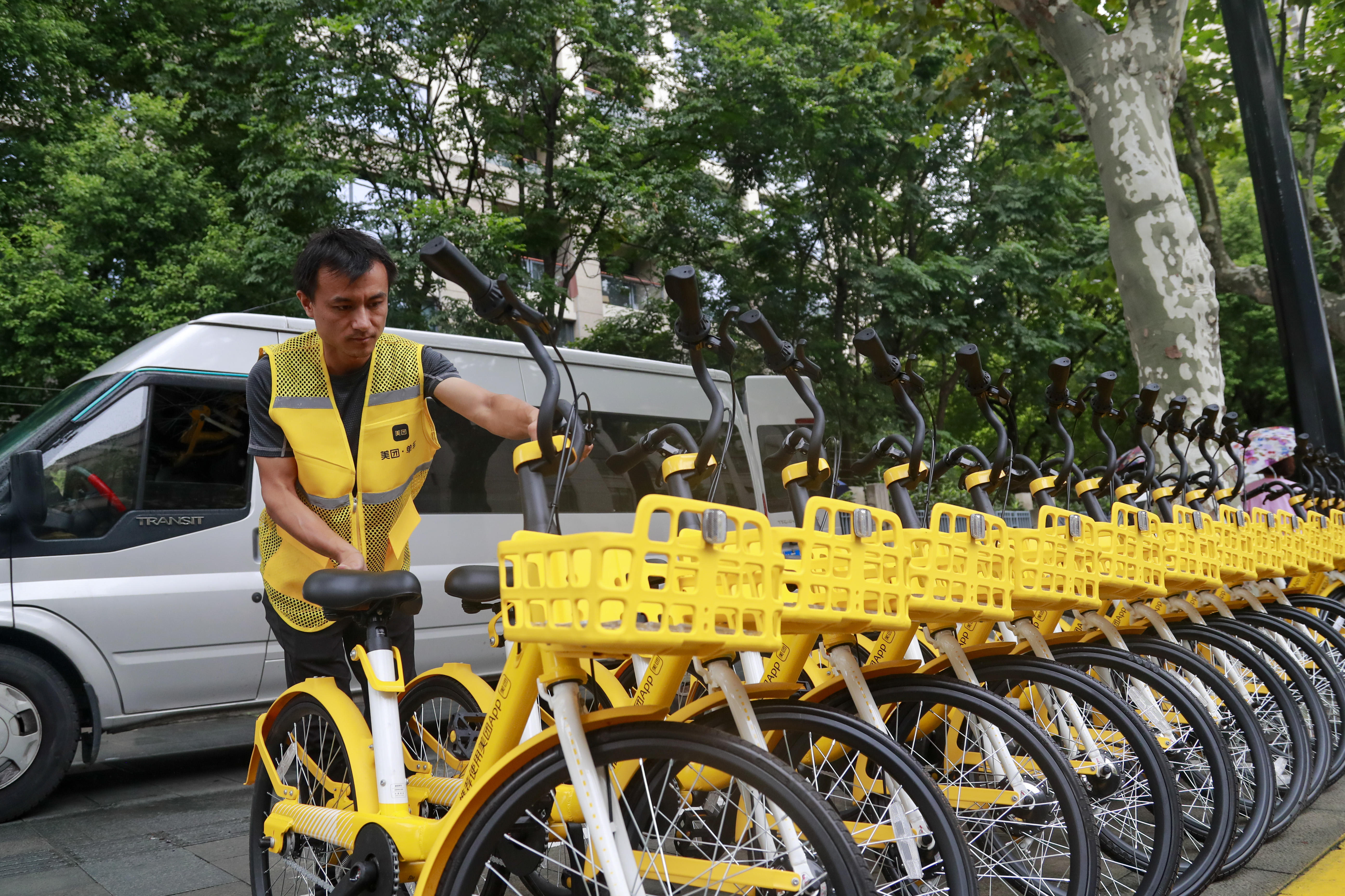 黄浦首区美团单车首批新款小黄车开始置换