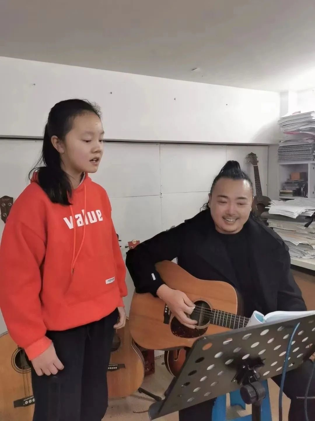 金山女孩歌唱《亚运你好》献礼亚运会！_上观新闻