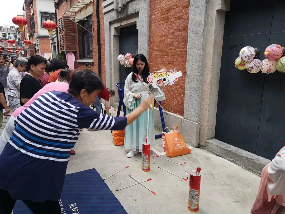 幼儿园中秋灯笼制作_沉浸式国潮中秋游园会_黄浦老城厢社区活动
