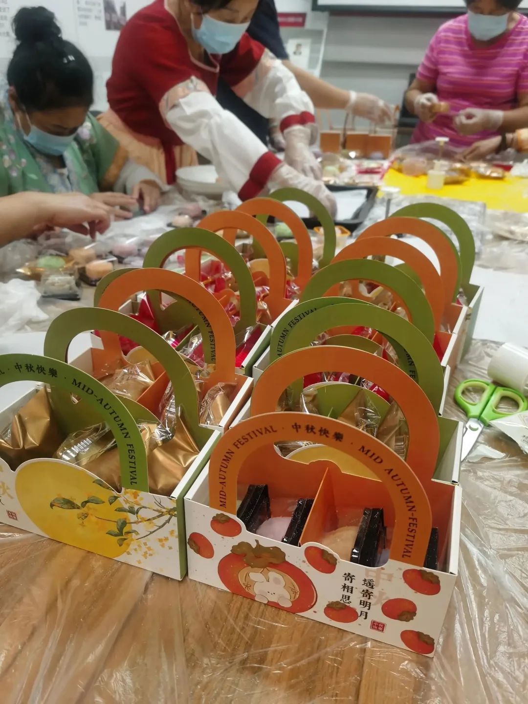 幼儿园中秋灯笼制作_沉浸式国潮中秋游园会_黄浦老城厢社区活动