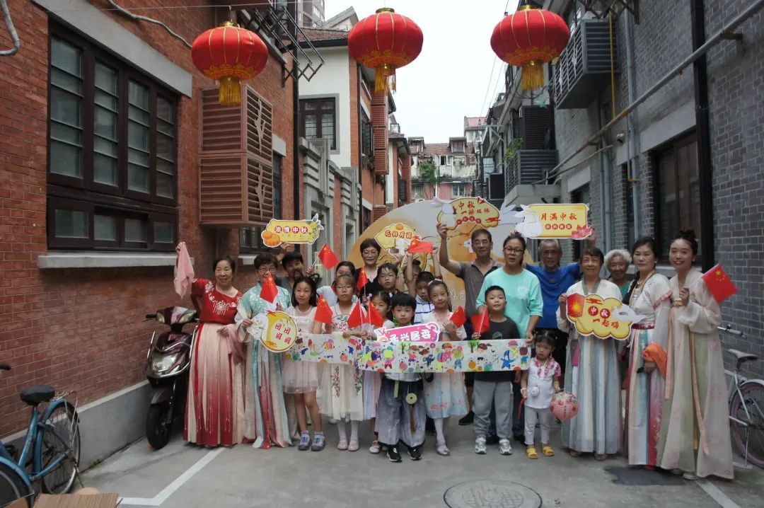 黄浦老城厢社区活动_幼儿园中秋灯笼制作_沉浸式国潮中秋游园会