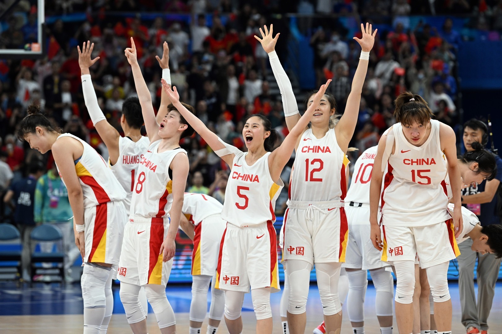 杭州亚运会 | 9秒绝杀！中国女篮击败日本卫冕亚运冠军|中国队|亚运会|中国女篮_新浪新闻