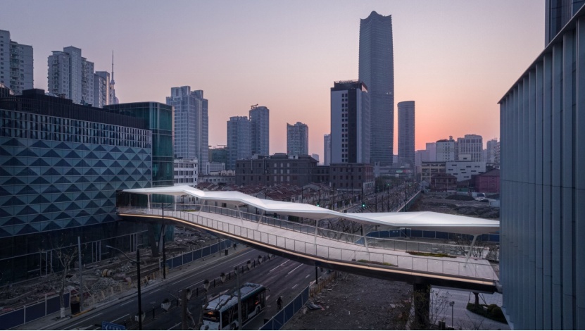 北外滩星河沪上首座北外滩空中连廊示范段项目正式建成