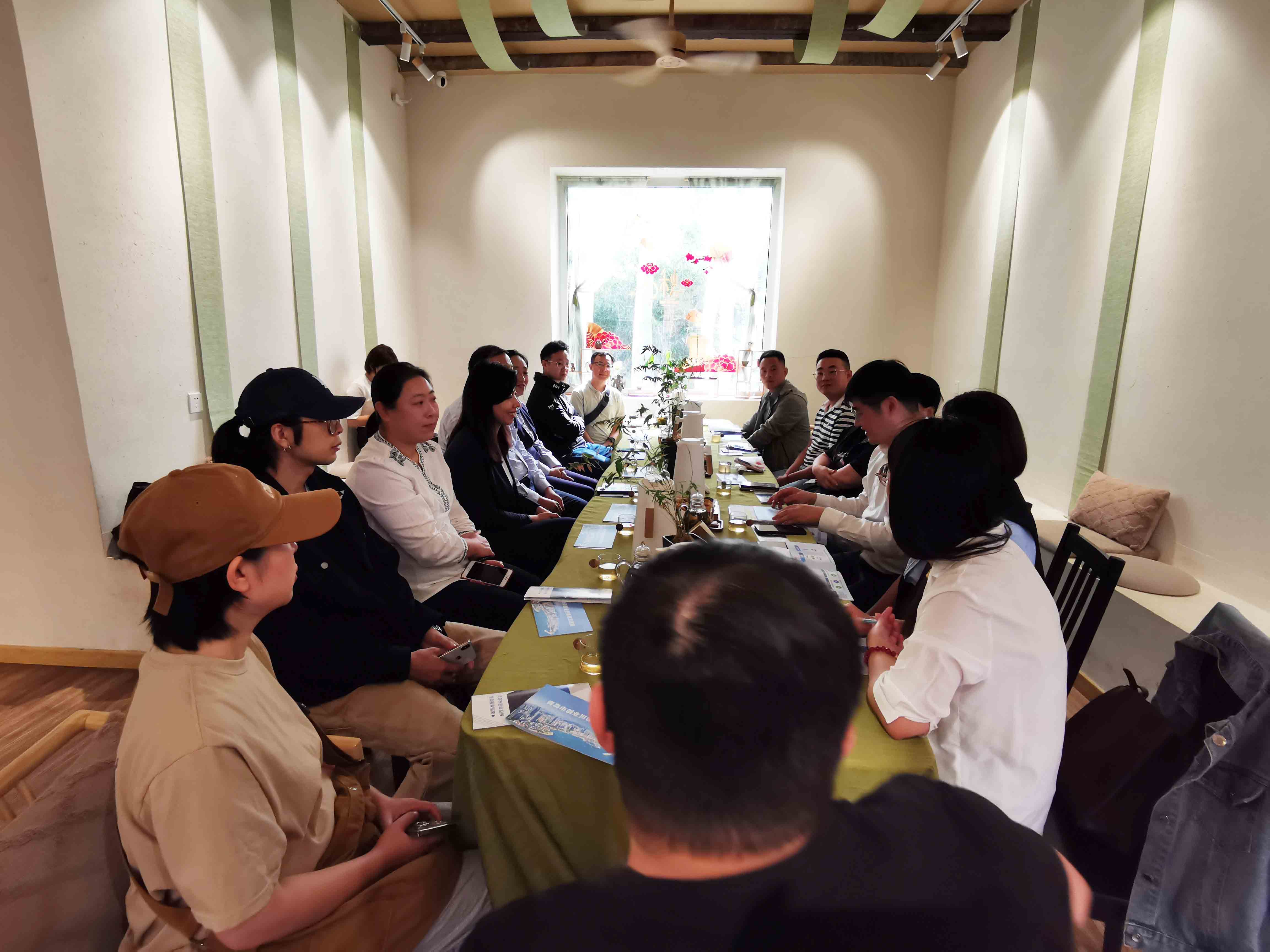 以茶会友,畅谈创业!市南区开展轻骑兵服务进街区沙龙活动