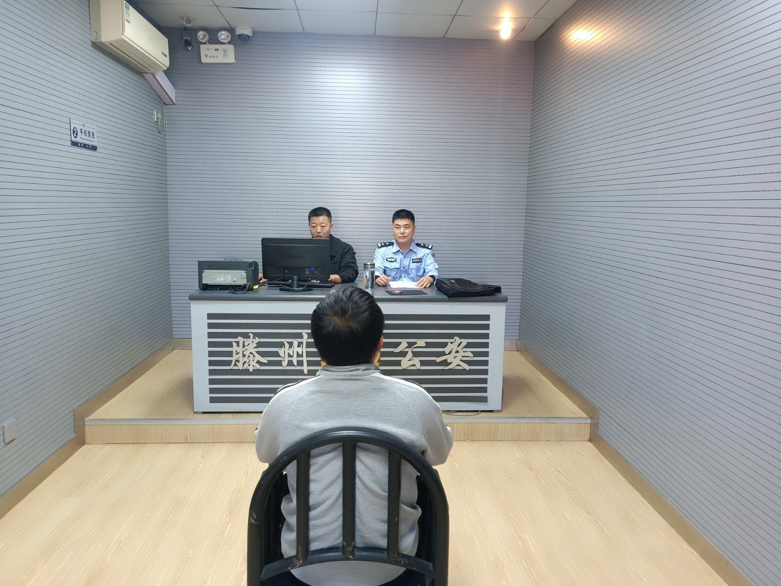 滕州俩男子偷鸡竟因一动作变"抢鸡"