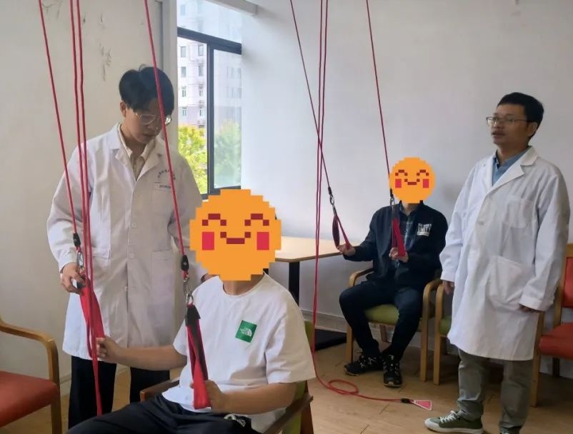 精神病可不可以完全康复(精神病患者是可以康复的能正常工作生活)