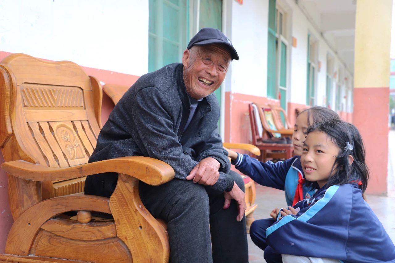 尊老敬老的社会责任感,让大家了解社会,关注老年人群体,从中学会关爱