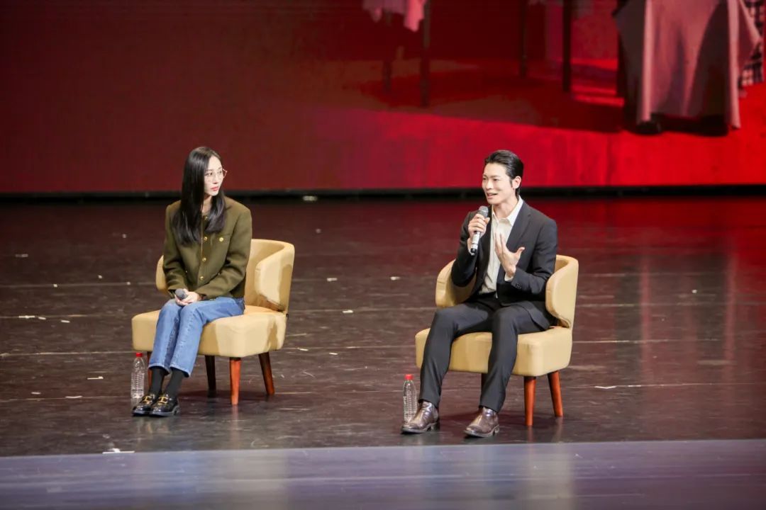 永不消逝的电波主演王佳俊朱洁静进校园分享舞剧背后故事