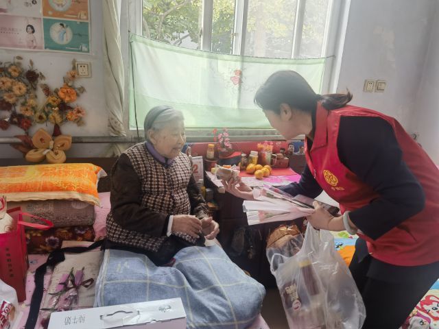 莱州三山岛街道开展敬老助老美德信用志愿服务活动