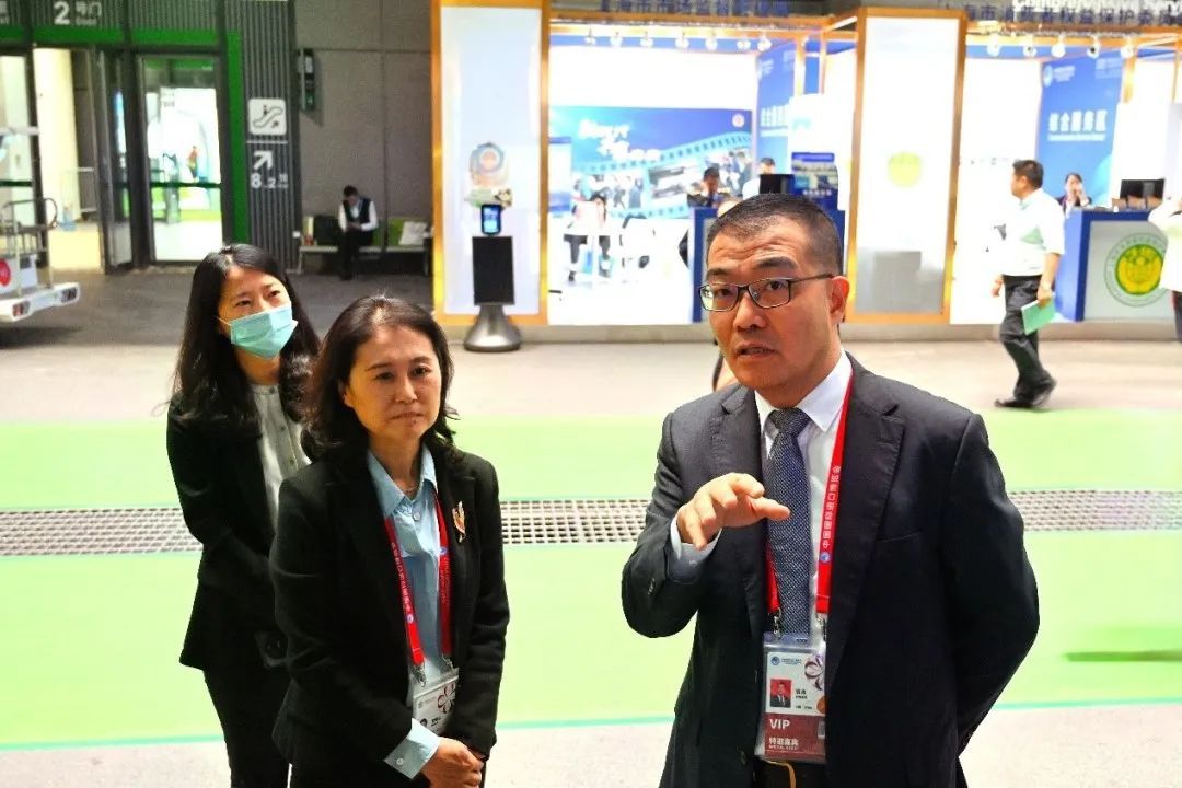 进博单一窗口67国口办副主任党晓红慰问单一窗口服务站工作人员并