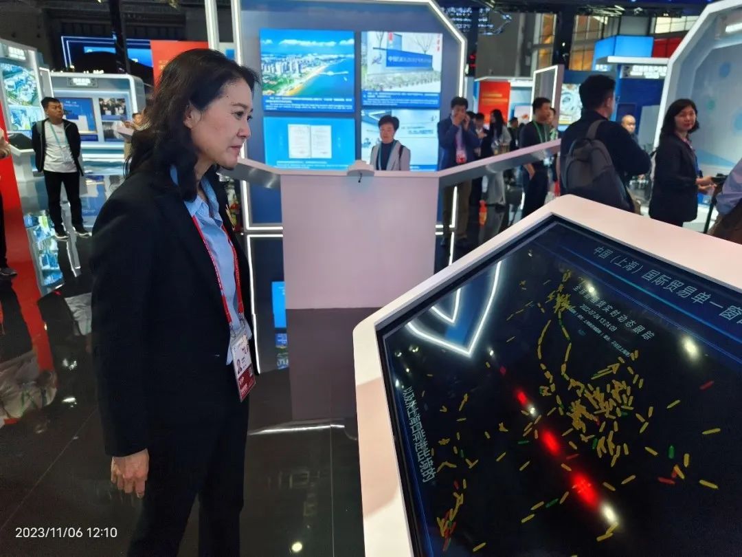 进博单一窗口67国口办副主任党晓红慰问单一窗口服务站工作人员并