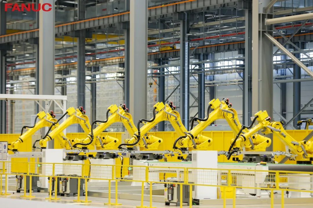 最新年产值100亿元的机器人超级智能工厂正式在沪开业