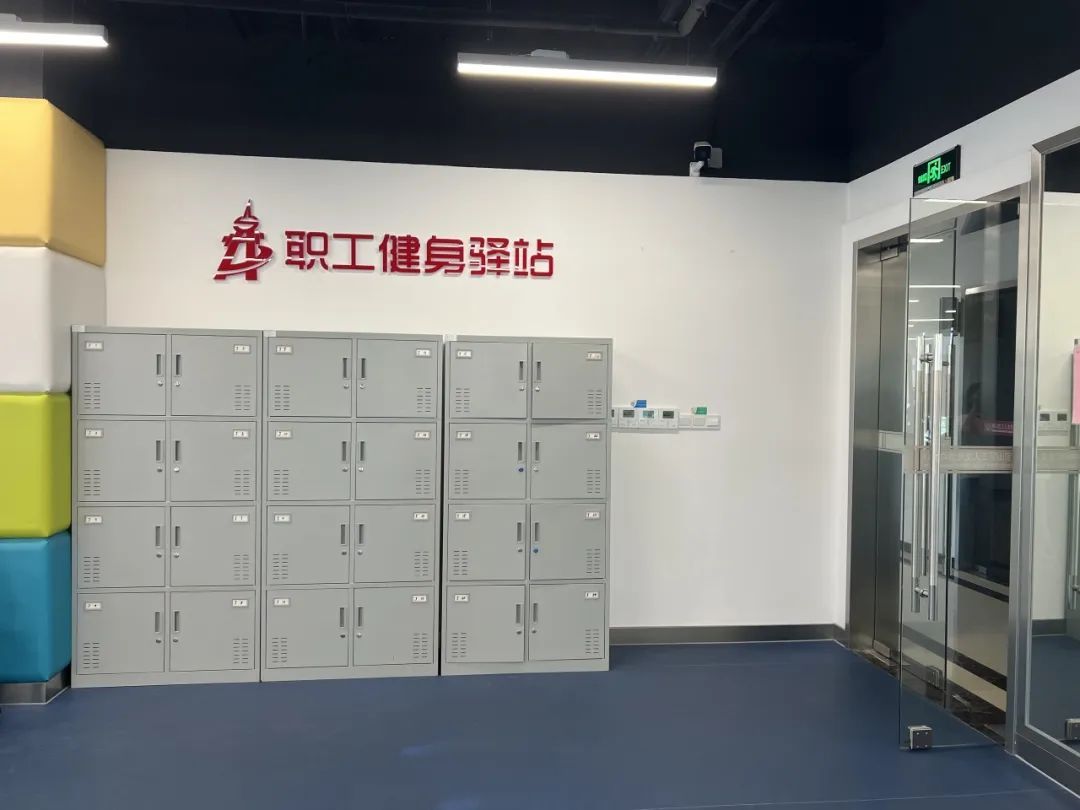 位于宝山区牡丹江路215号宝山区工人文化活动中心职工健身驿站改建