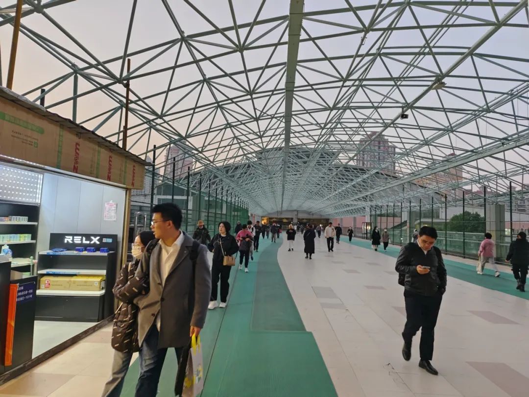 莘庄地铁站南出入口有变化记者在现场发现