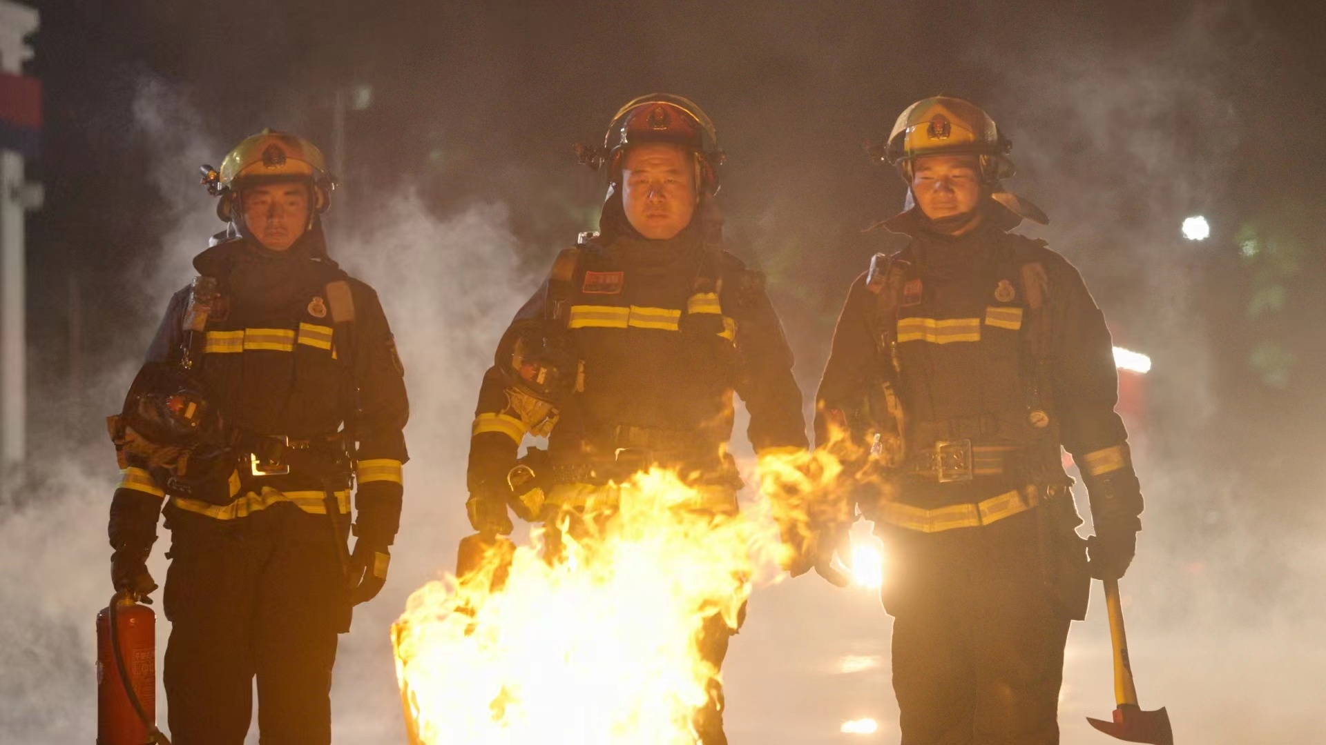 一曲《火武》送给英勇的他们