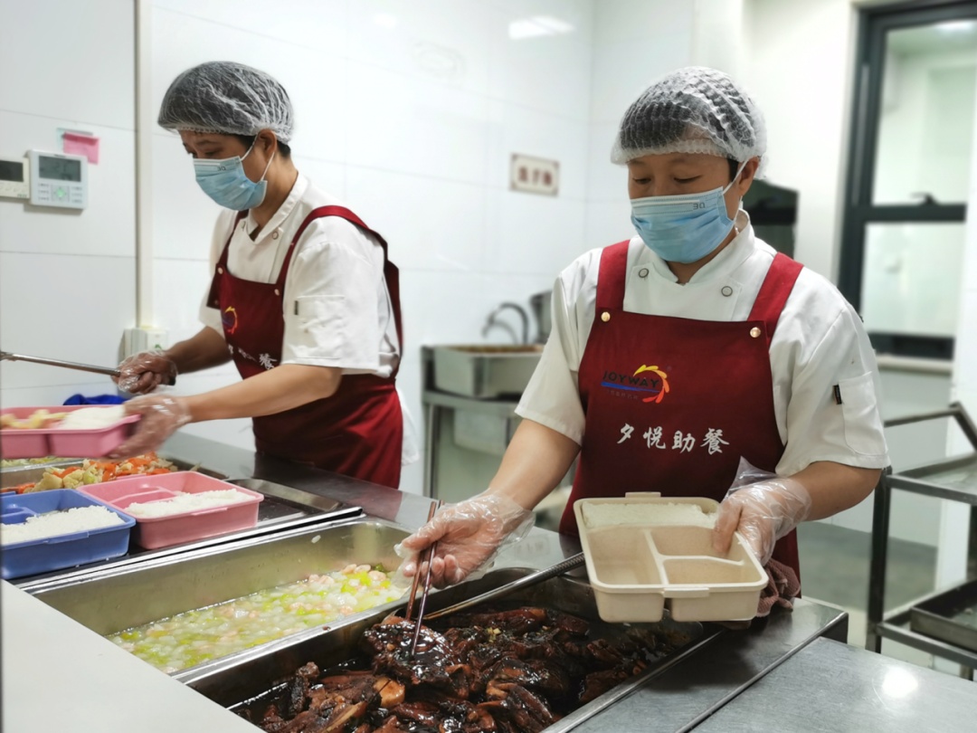 美味又实惠长宁这些社区食堂让居民尽享好味道