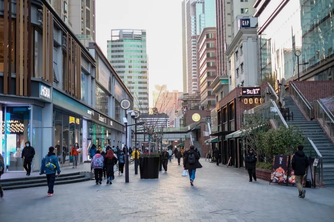 我的位置:>上观号>上海静安>文章详情>兴业太古汇赛程步入静安段,沿着