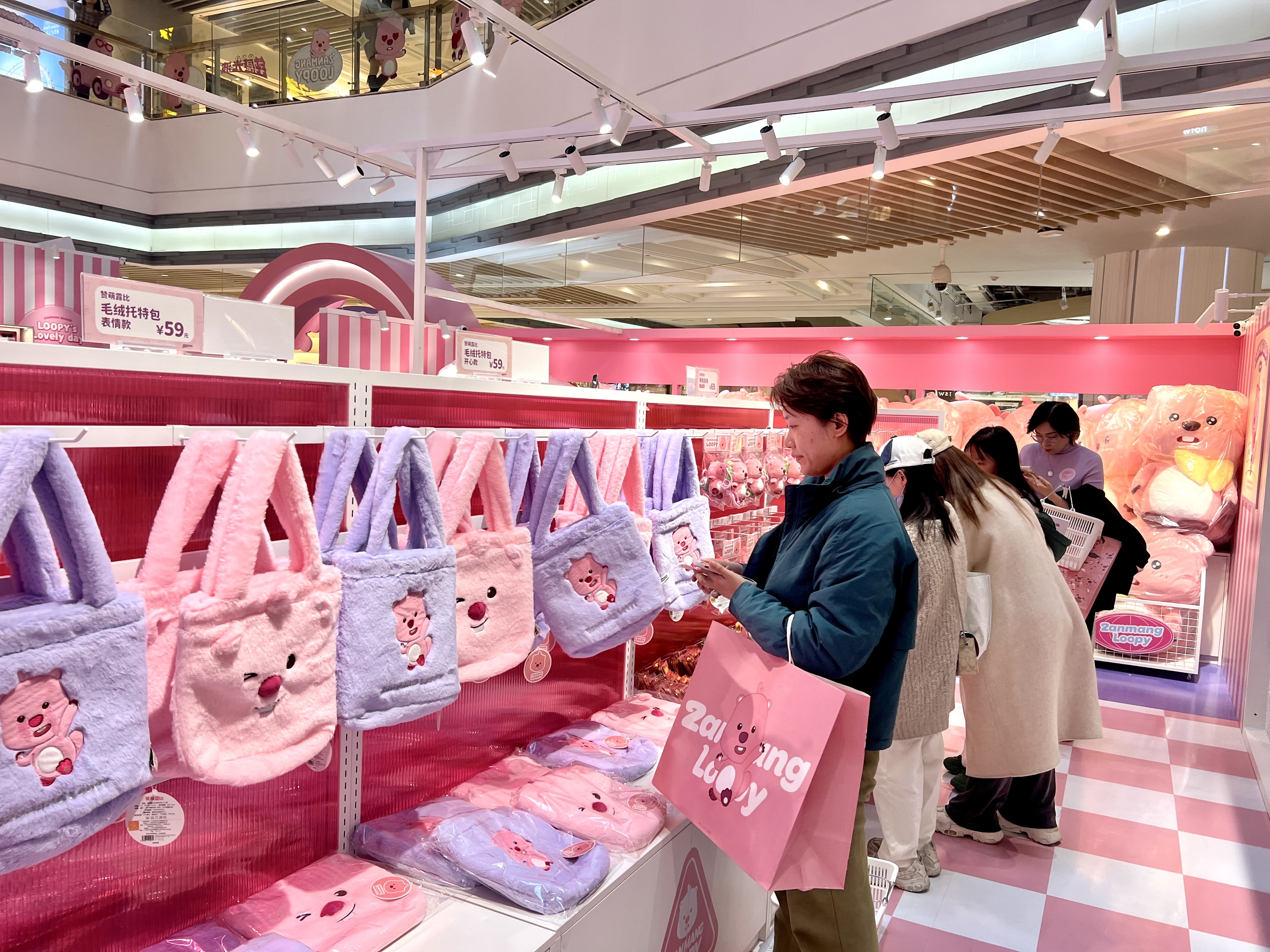 女明星来喽!ZANMANG LOOPY赞萌露比官方快闪店全国首站亮相上海静安大悦城