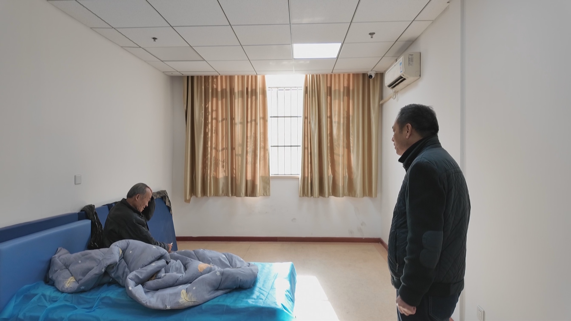 救助站里物资充足，寒冬救助温暖人心