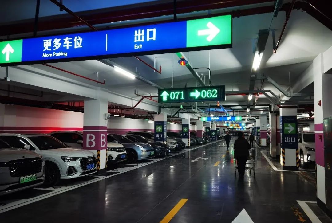 上海山姆超市停车场图片
