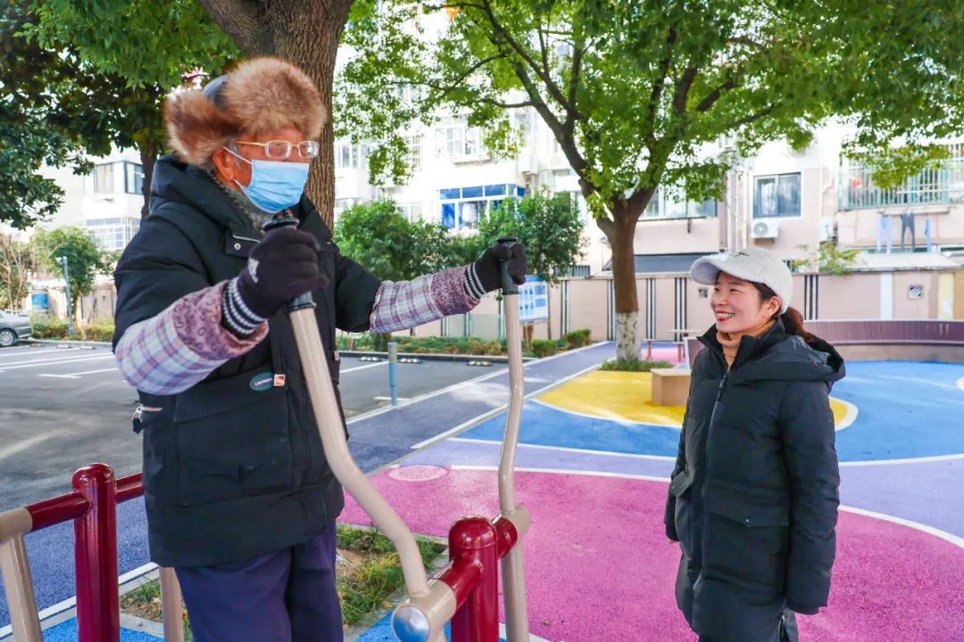 把愛傳遞給身邊的人松江這名好鄰居用真心詮釋遠親不如近鄰