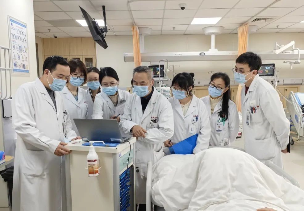 在绝望的边缘,小鑫来到瑞金医院北部院区神经内科门诊.