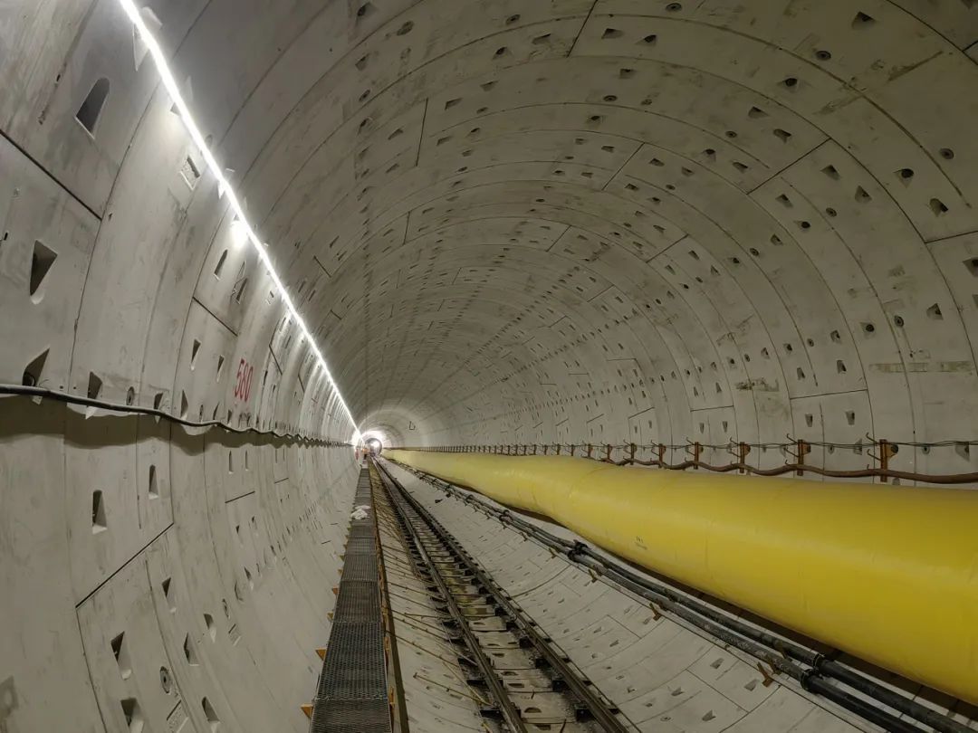 轨交崇明线首个盾构区间顺利贯通