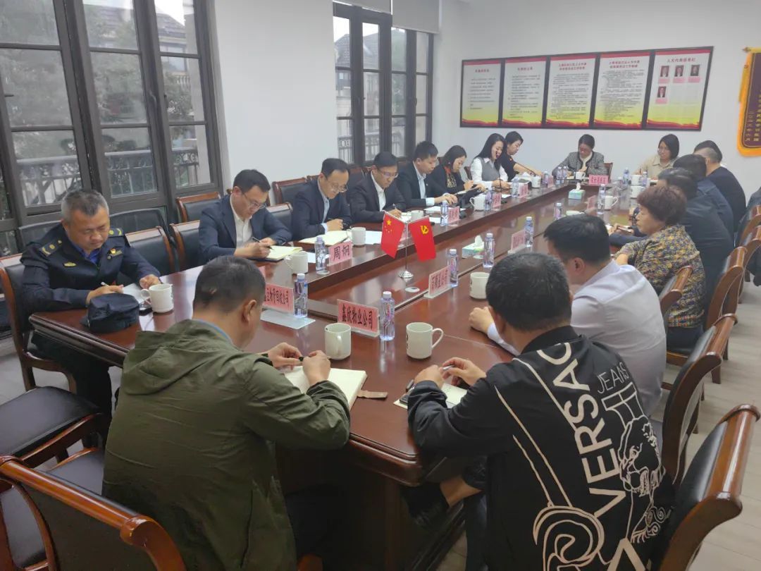 建议控制右转车流,加强现场人员引导……"在祥欣居