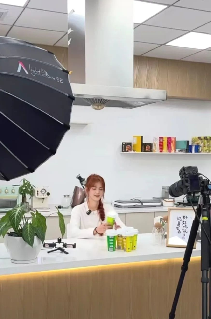 自家人来了看ta如何从幕后走到聚光灯下