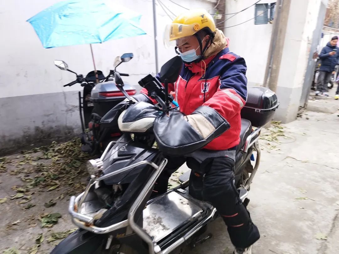 我的位置:>上观号>今日闵行>文章详情>杨金全住处的角落里放着一瓶