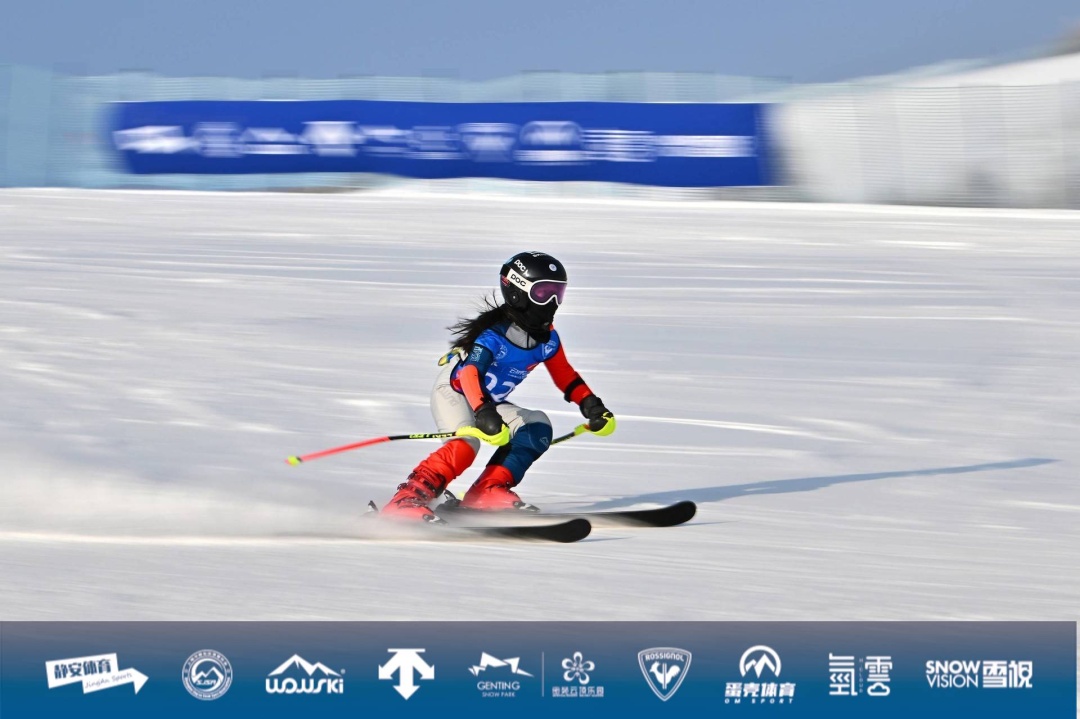 在冬奥之城雪上驰骋云顶杯第四届国际静安全国青少年滑雪系列赛举行