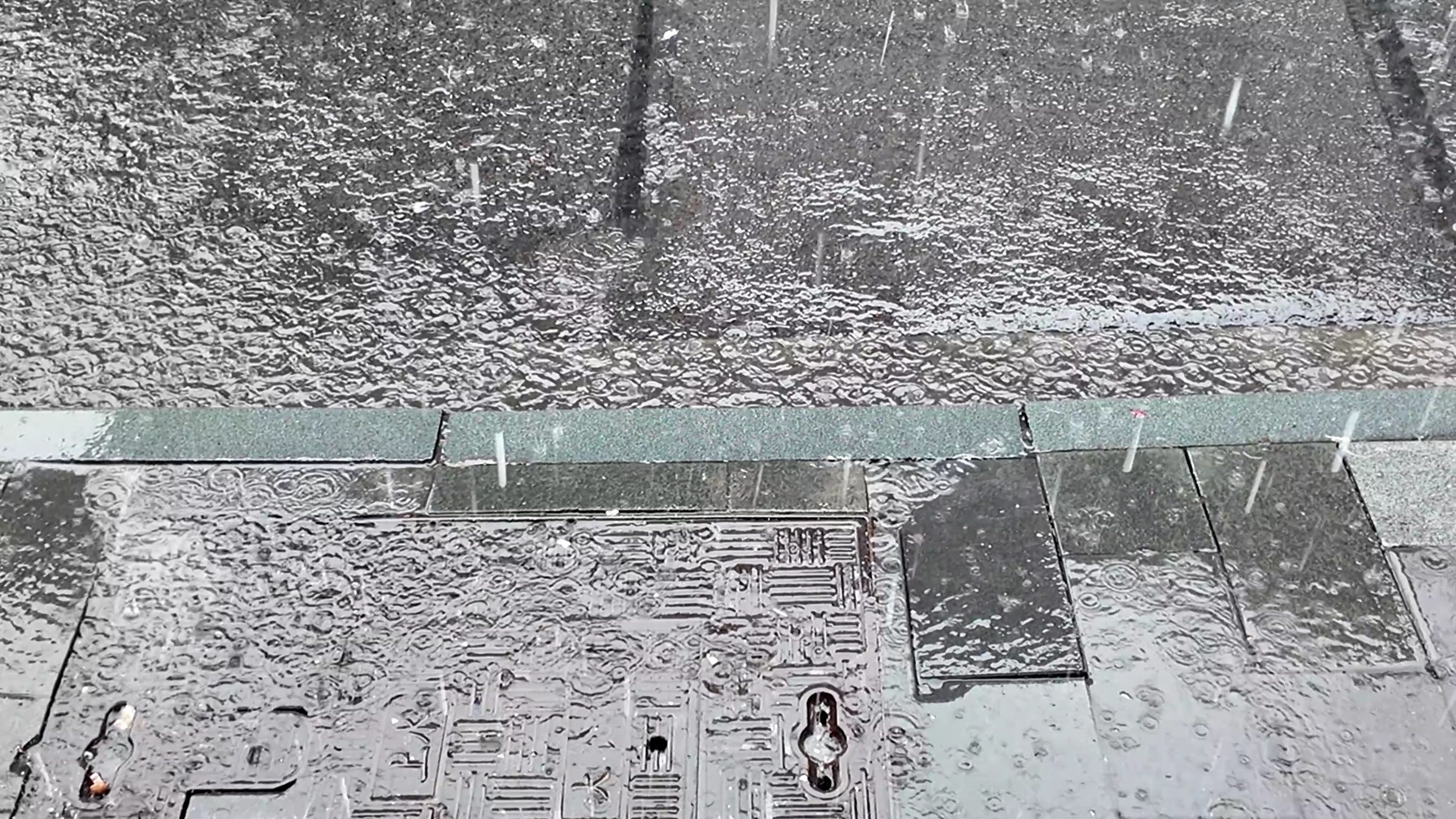 阴转大雨图片