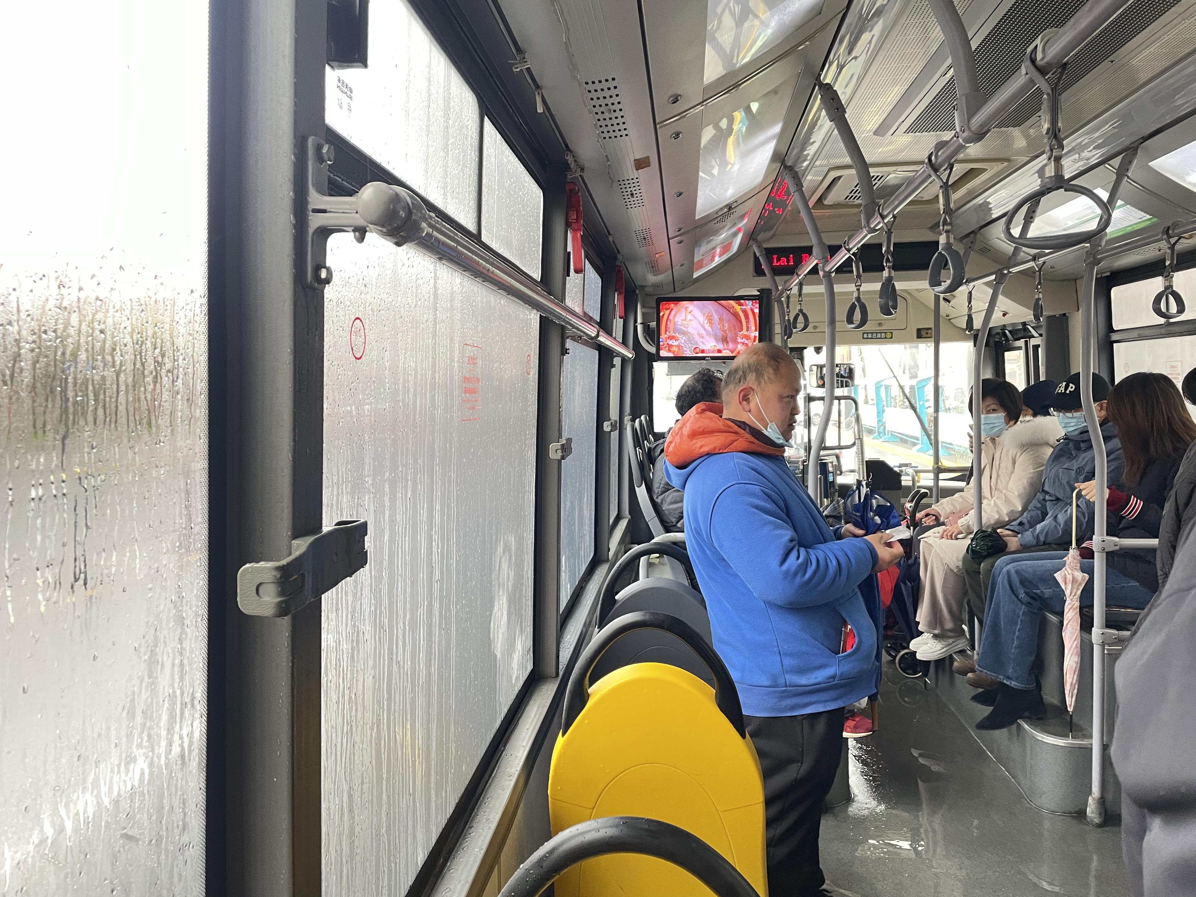 我的位置:>上观号>上海黄浦>文章详情>走进车厢,大部分乘客都不约而同