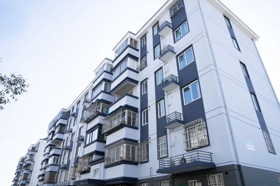 下雨不再漏民惠佳苑屋面外墙翻新解民忧