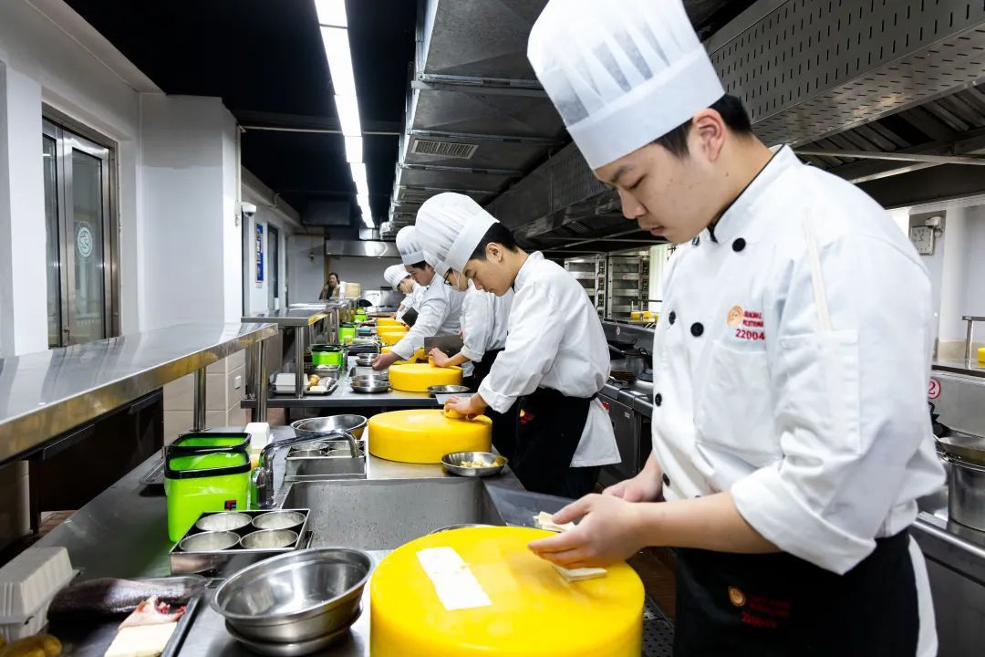 普陀这所学校用技能之光点燃青春梦想