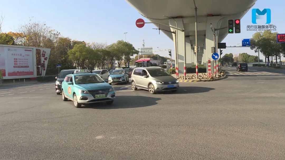 闵行交警一大队副大队长徐伟巍介绍:"原先的每单位的小时内,通行1574