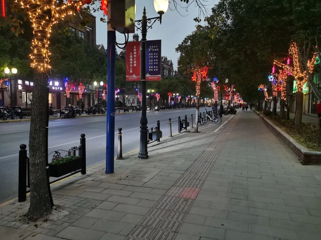 值得一提的是,车墩镇在提升"美丽街区"形象的同时,也做好了动态管理和