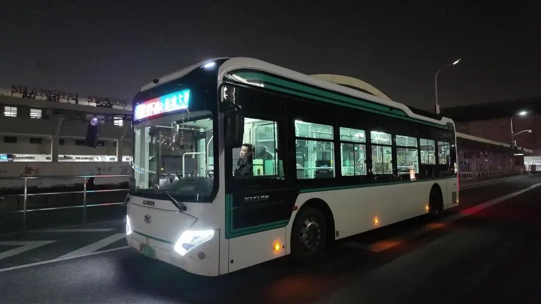 延长地铁运营时间,加开定点班车……这些举措温暖春运回家路_上观新闻