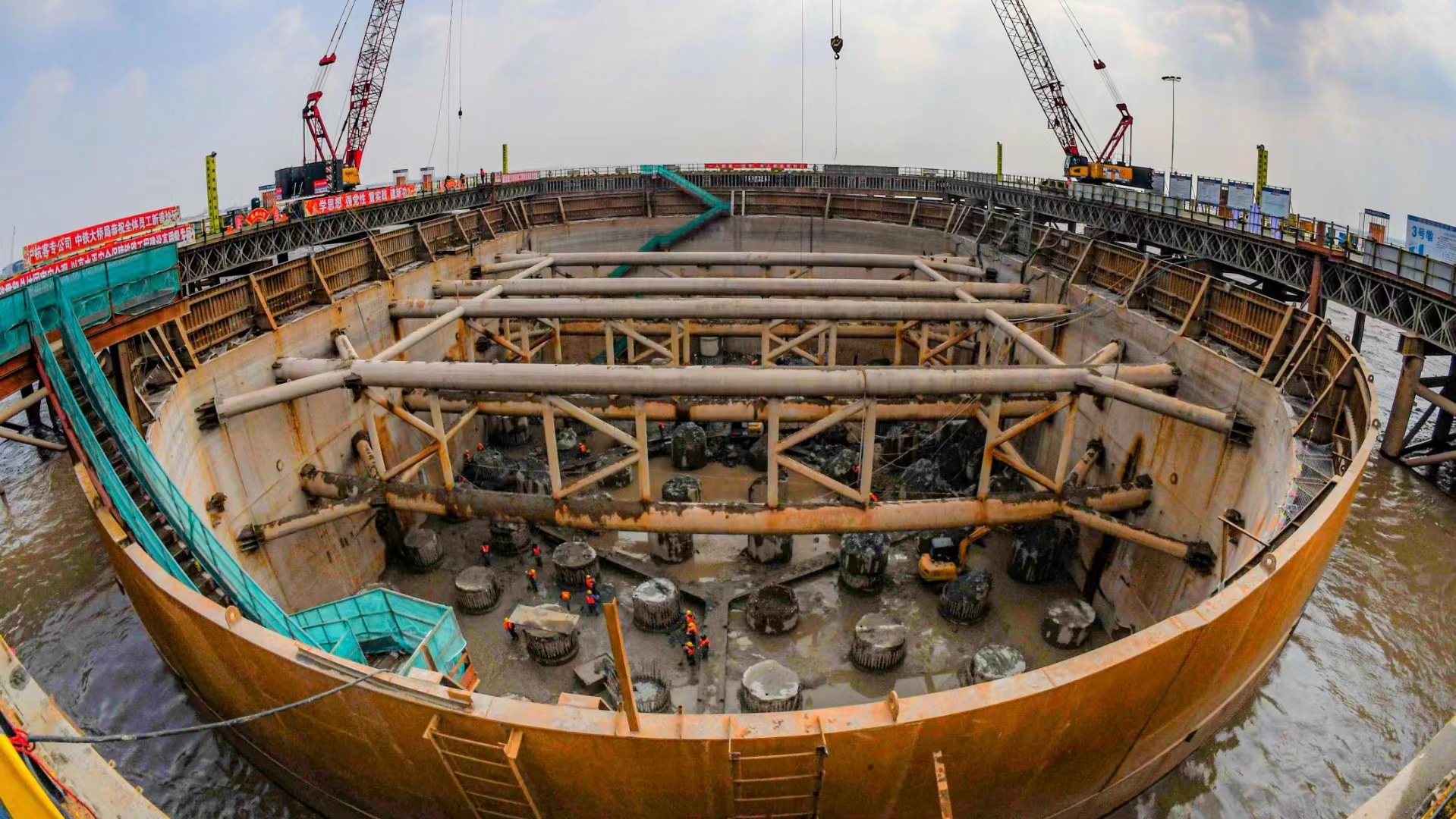 崇启公铁长江大桥进入两主墩承台施工阶段