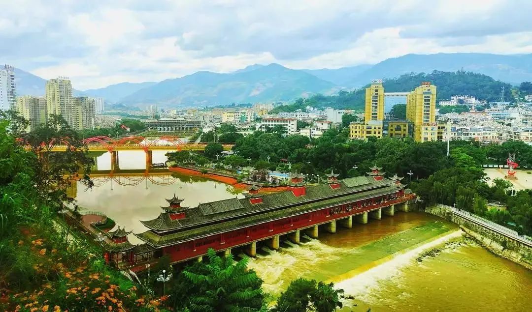 媒体聚焦奋进在希望的田野上上海广播实地探访崇明对口帮扶云南临沧