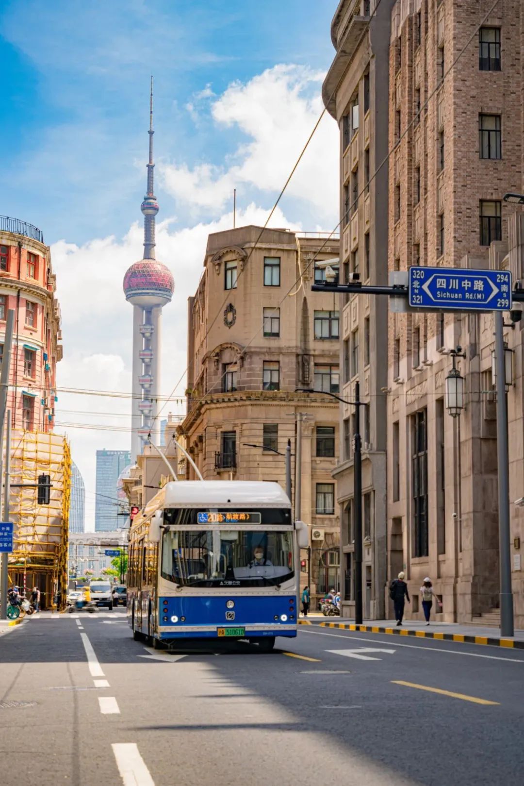 快看上海街头的这些显眼包公交车