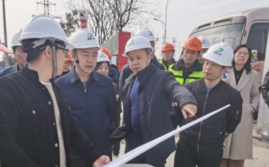 近日,浦东新区防汛办主任,区水务局局长康永良带队检