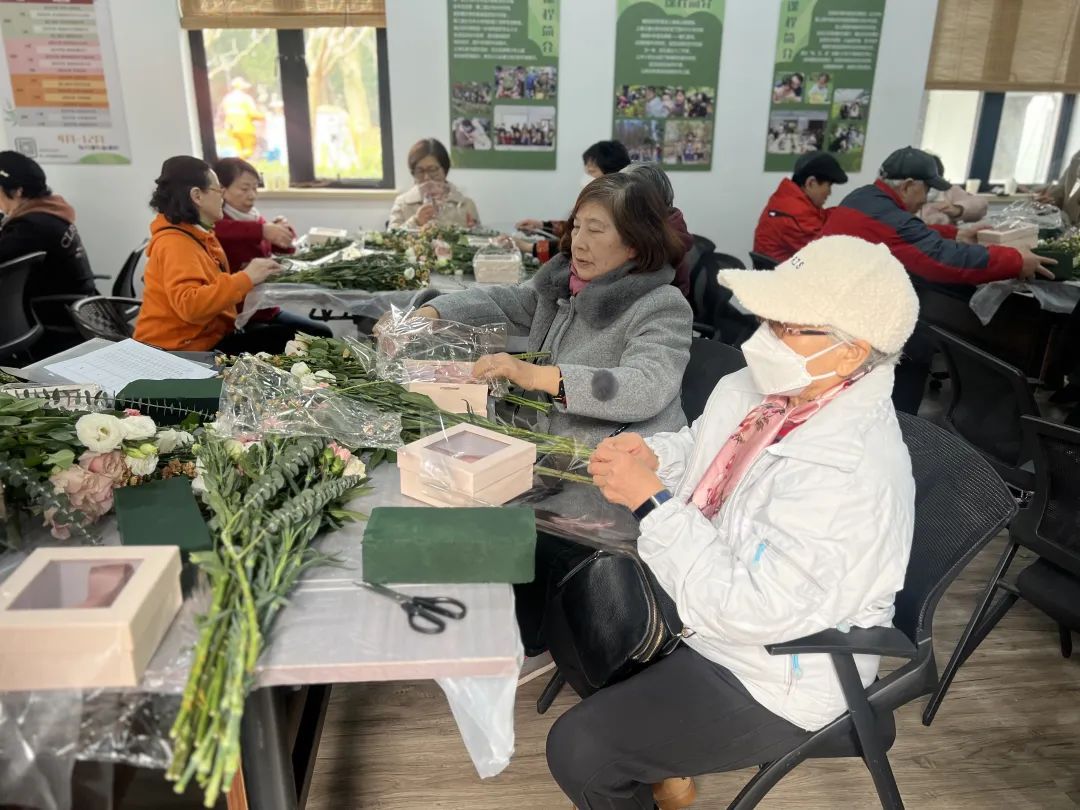 共赴花事这是我第一次插花没有想到这么有趣