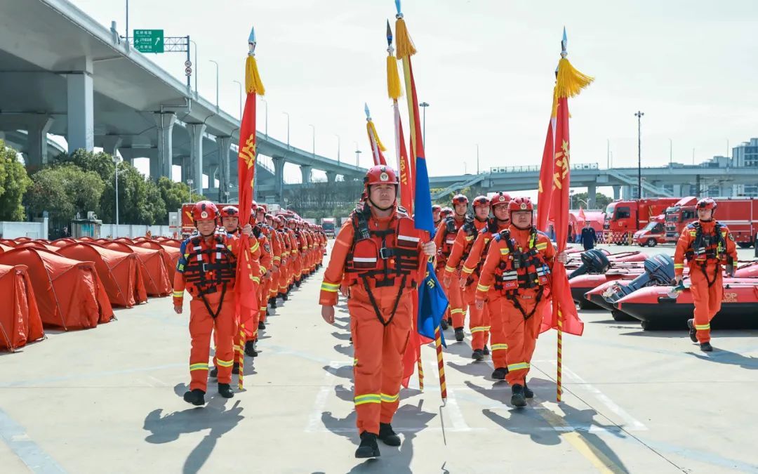 防汛备汛工作上海市消防救援总队组织开展跨区域抗洪抢险无预案拉动